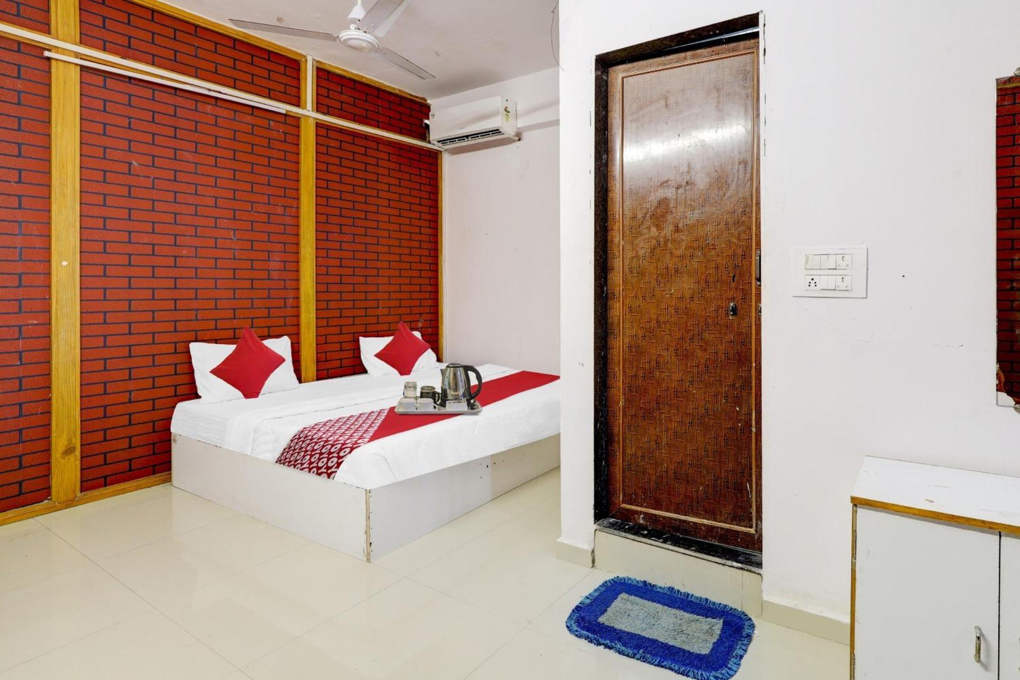 Hotel O Cozy Rooms Surat Eksteriør bilde