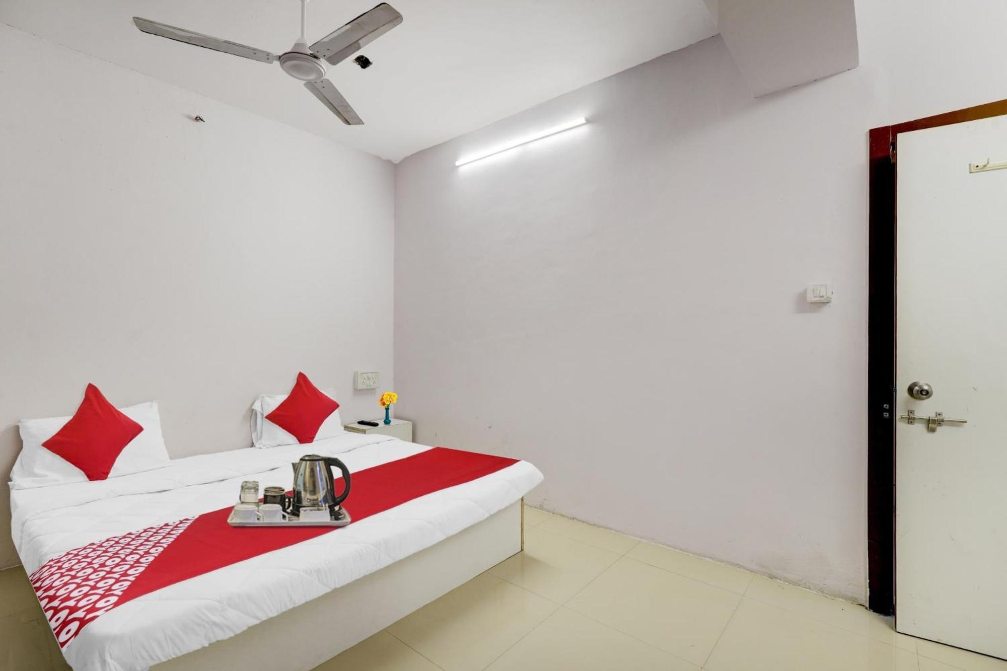 Hotel O Cozy Rooms Surat Eksteriør bilde