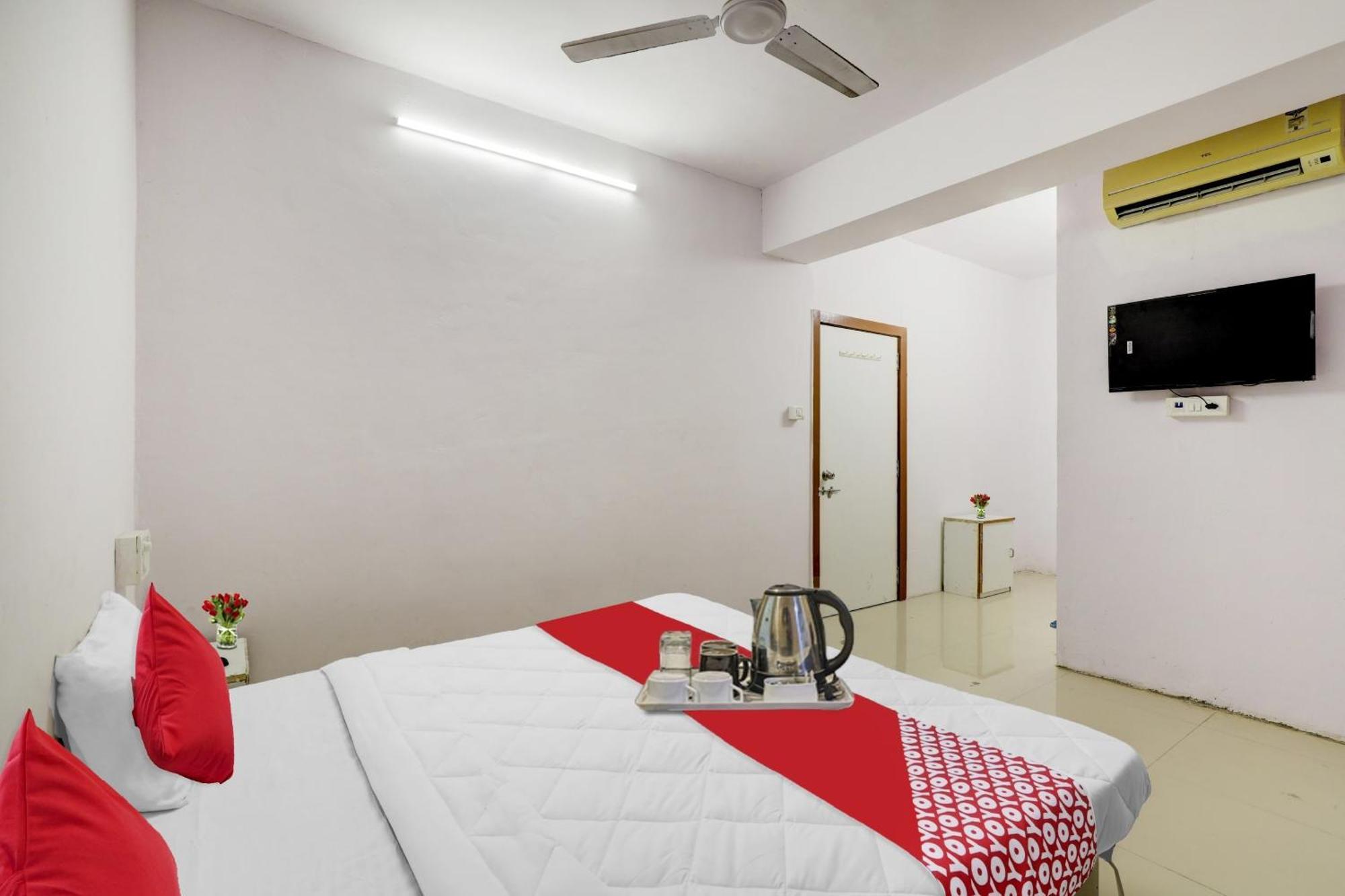 Hotel O Cozy Rooms Surat Eksteriør bilde