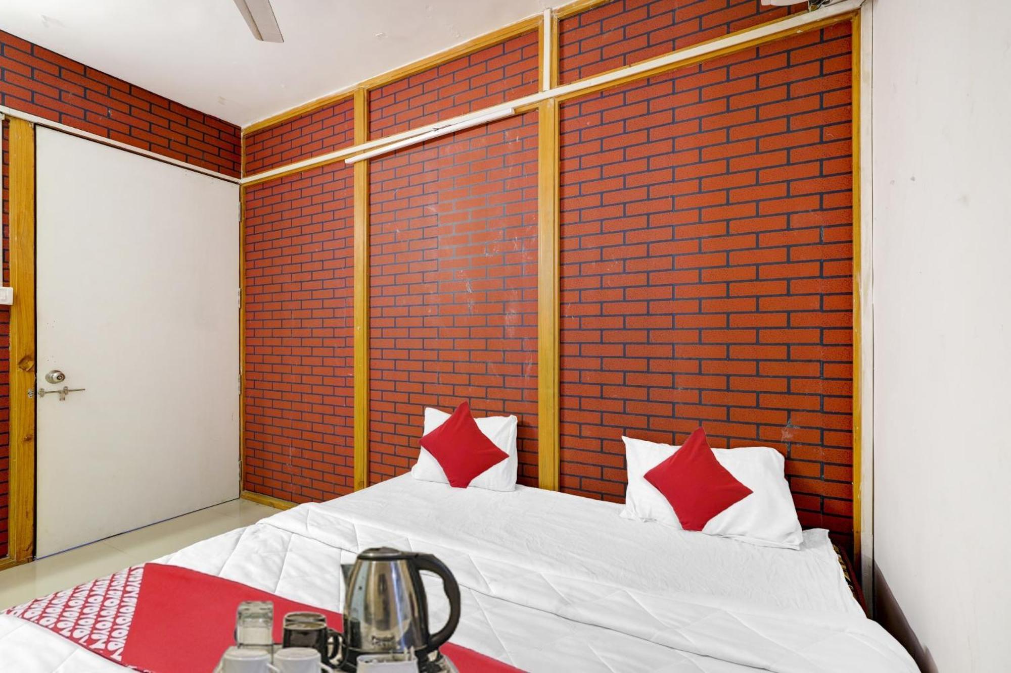 Hotel O Cozy Rooms Surat Eksteriør bilde