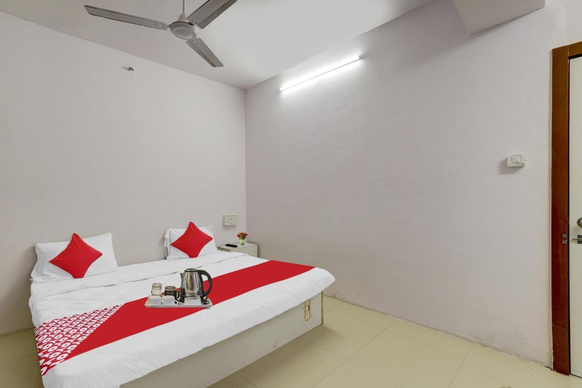 Hotel O Cozy Rooms Surat Eksteriør bilde