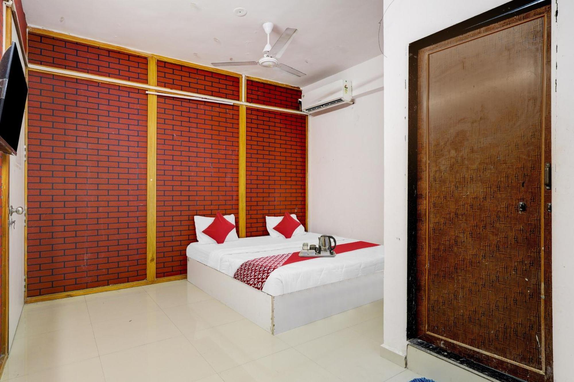 Hotel O Cozy Rooms Surat Eksteriør bilde